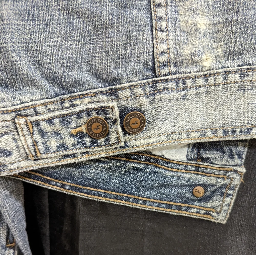 Distressed denim jacket - Picture 5 of 5